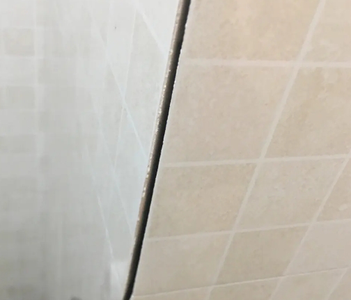 爱辉瓷砖空鼓维修公司分享阳台瓷砖脱落的修复过程可以分为以下几个步骤